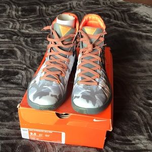 NWOT Nike hyperdunk 2015